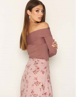 Striped knitted dress chest